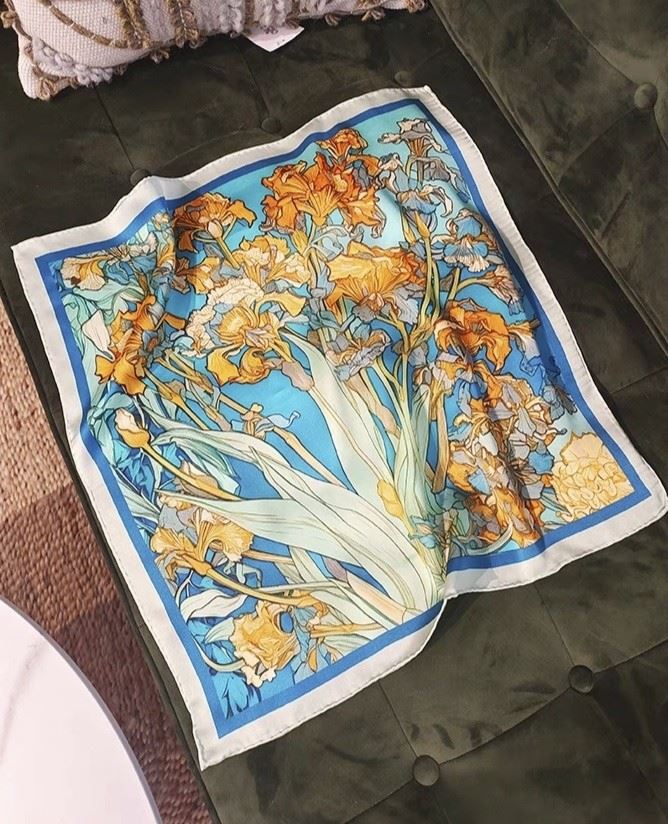 Custom 53x53cm Silk Charmeuse Hand Rolled Scarf